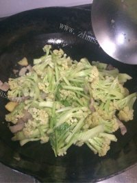 花菜炒肉做法图解4)