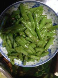 色泽鲜亮的清炒四季豆