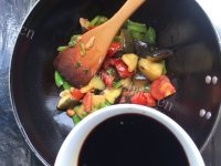 鲜美可口的烧茄子做法图解15)