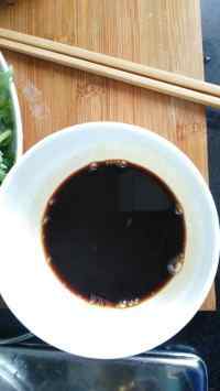 家常菜凉拌茼蒿做法图解3)