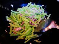 「家有大厨」芹菜炒肉丝粉做法图解9)