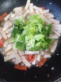 香飘十里的虾酱炒豆腐做法图解7)