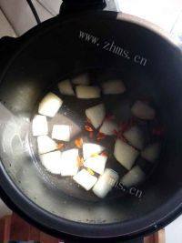 好喝的冰糖炖雪梨做法图解4)