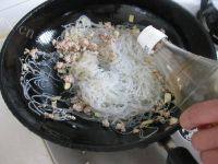 家常菜肉末炒粉丝做法图解6)