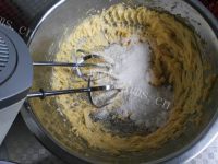 食欲满满的抹茶蔓越莓饼干做法图解5)