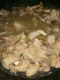 美味的香辣干锅鸡做法图解4)