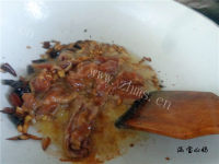 美味的猪肉酸菜炖粉条做法图解8)