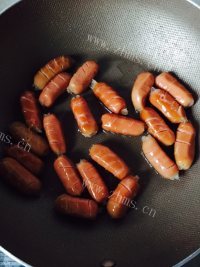 美味的爆炒脆皮肠做法图解3)