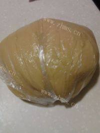 质嫩的广式五仁月饼做法图解5)