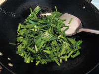 家常菜韭菜炒豆皮做法图解5)