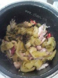 美味的水煮酸菜肉片做法图解2)