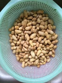 美味的煮花生做法图解1)