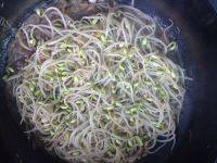 家常菜黄豆芽炖粉条做法图解7)