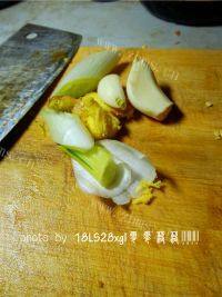 自制红烧丸子做法图解3)
