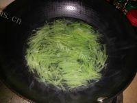 简单易做的凉拌莴笋丝做法图解2)