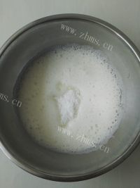 鲜美可口的戚风蛋糕做法图解8)