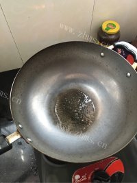 美味的蒜香五花肉做法图解4)