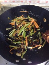 美味营养的鱼香肉丝做法图解4)
