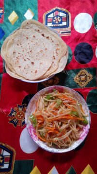 好吃的土豆丝胡萝卜春饼做法图解12)