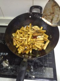 美味营养的土豆炖粉条做法图解10)