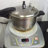 可口的炖牛排骨做法图解9)