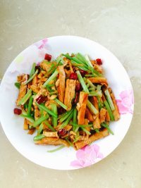 家常菜芹菜香干做法图解9)