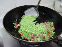 家庭版毛豆炒肉做法图解8)