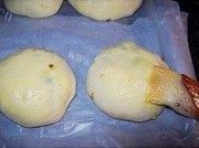 美味的牛奶豆沙面包做法图解5)
