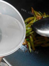 家常菜芹菜炒腊肉做法图解6)