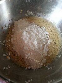 自制咖啡戚风做法图解6)