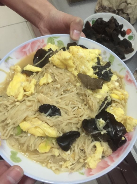 喷香的金针菇炒鸡蛋