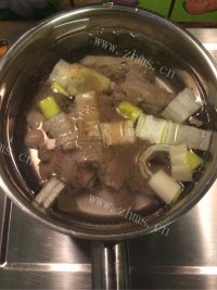 色香味俱全的羊肉萝卜汤做法图解4)