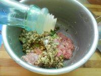 美味的香菇肉丸汤做法图解8)