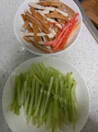 芹菜豆腐干做法图解1)