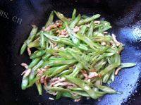「DIY美食」豆角炒肉做法图解6)