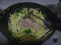 简单易做的韭黄炒肉丝做法图解9)