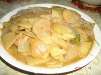家常菜土豆片炒蘑菇