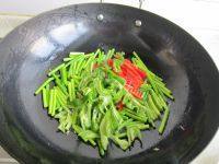 美味的蒜薹炒牛肉做法图解7)