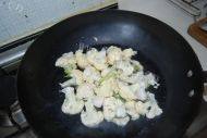 如此诱人的番茄炒菜花做法图解2)