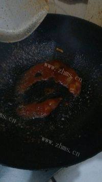 美味的茄汁焖大虾做法图解6)