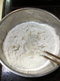 满口清香的葱油饼做法图解5)