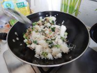 开胃的咸肉炒菜饭做法图解7)