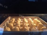 脆底蜂蜜小面包做法图解11)