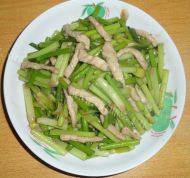蒜苔炒肉丝做法图解9)