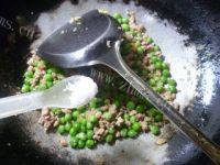 有特色的蒜香青豆炒肉末做法图解9)