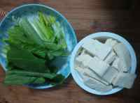美味的小白菜豆腐汤做法图解2)