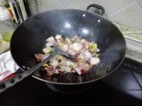 家常菜冬笋炒腊肉做法图解6)
