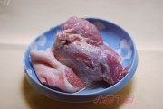 美味的川芎白芷鱼头汤做法图解3)