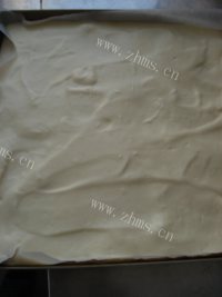 自制草莓奶油蛋糕卷做法图解10)