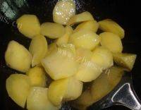 家常菜番茄土豆炖牛肉做法图解6)